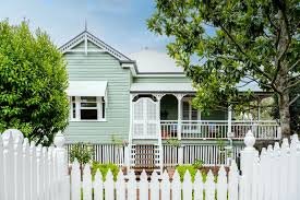 Modern Queenslander Style Homes: Contemporary Charm with Classic Roots